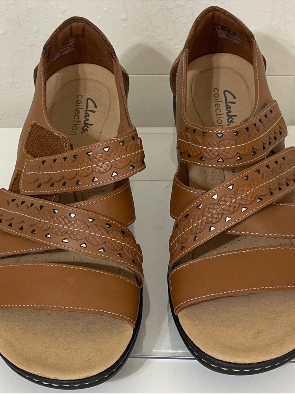 Clarks Women's Tan brown  Leather Strappy Sandals size 9.5 ultimate comfort